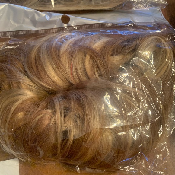 Messy bun hair pieces and hair donut makers - Picture 5 of 7